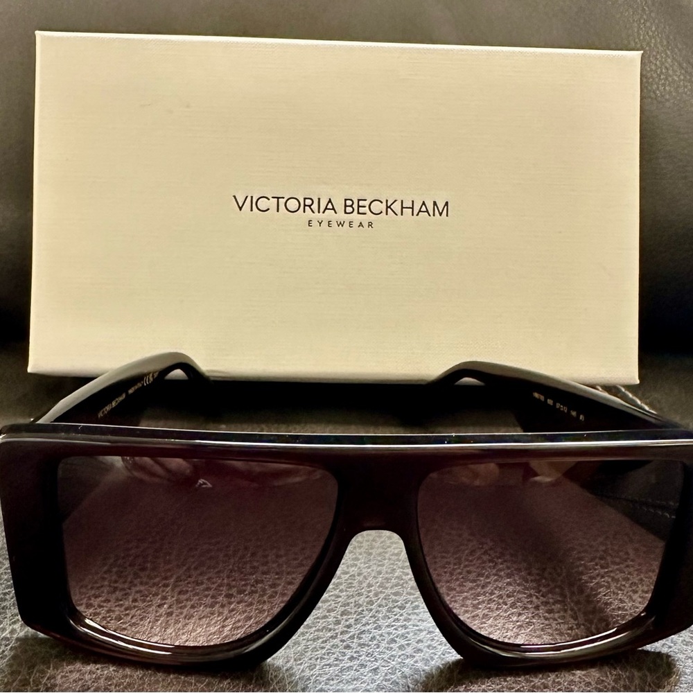 Victoria Beckham Black Sunglasses - Picture 8 of 11